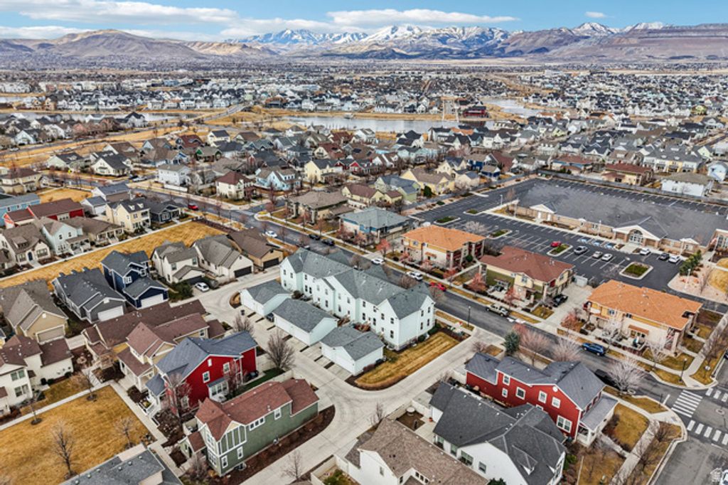 Image 34 of property listing at 10693 S TOPVIEW RD, South Jordan, UT 84095
