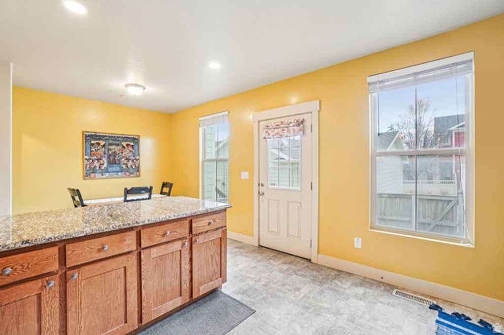 Image 37 of property listing at 10693 S TOPVIEW RD, South Jordan, UT 84095
