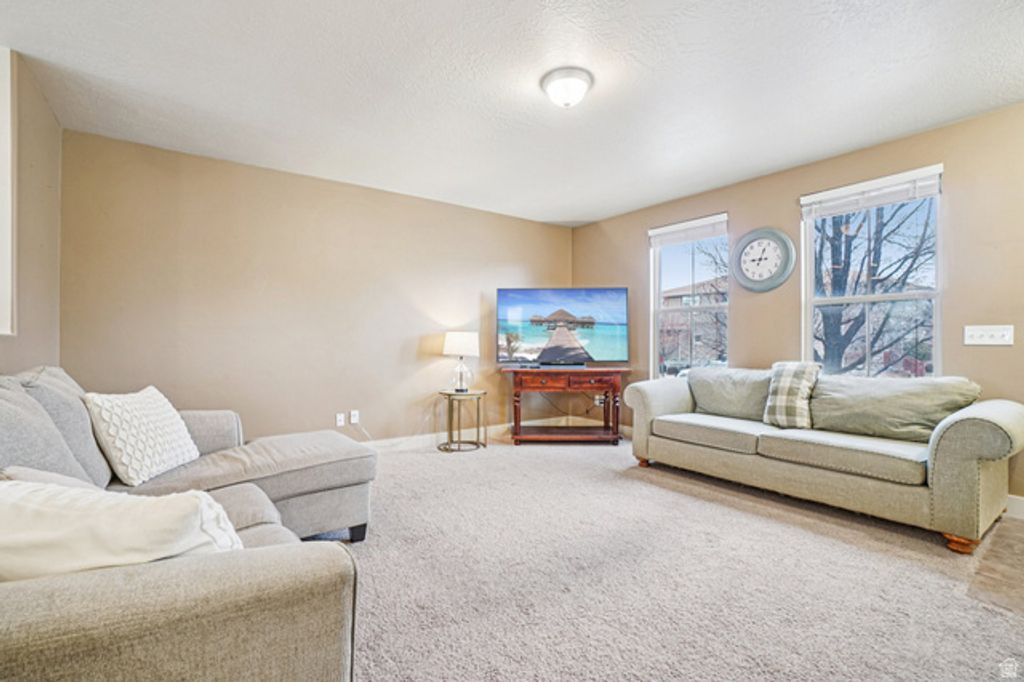 Image 38 of property listing at 10693 S TOPVIEW RD, South Jordan, UT 84095