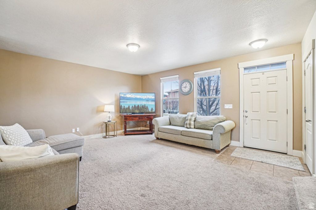 Image 6 of property listing at 10693 S TOPVIEW RD, South Jordan, UT 84095