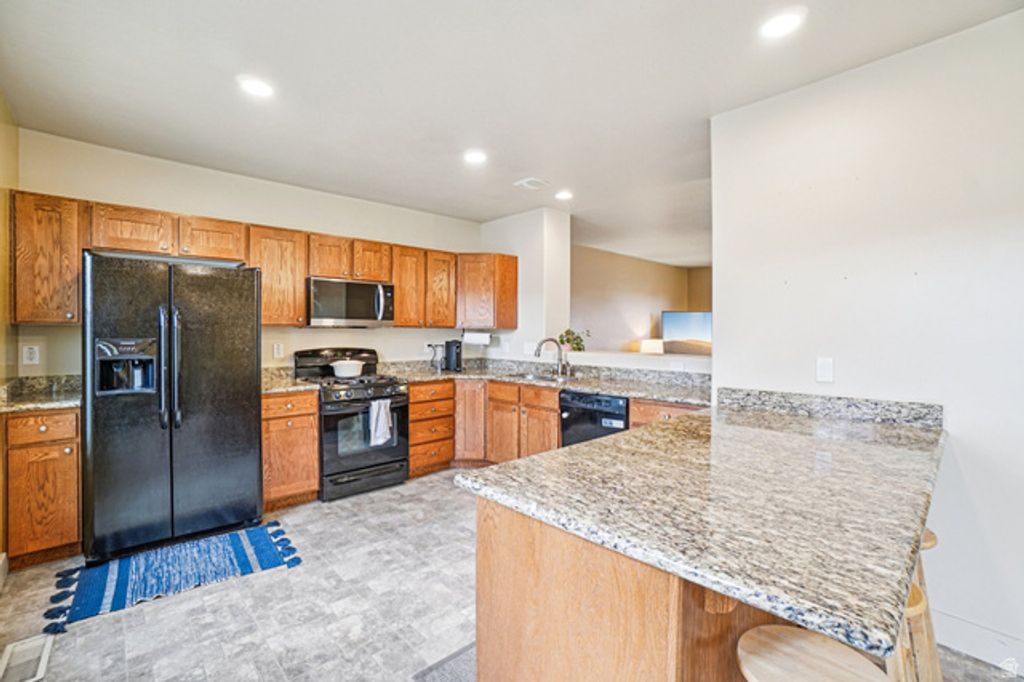 Image 7 of property listing at 10693 S TOPVIEW RD, South Jordan, UT 84095