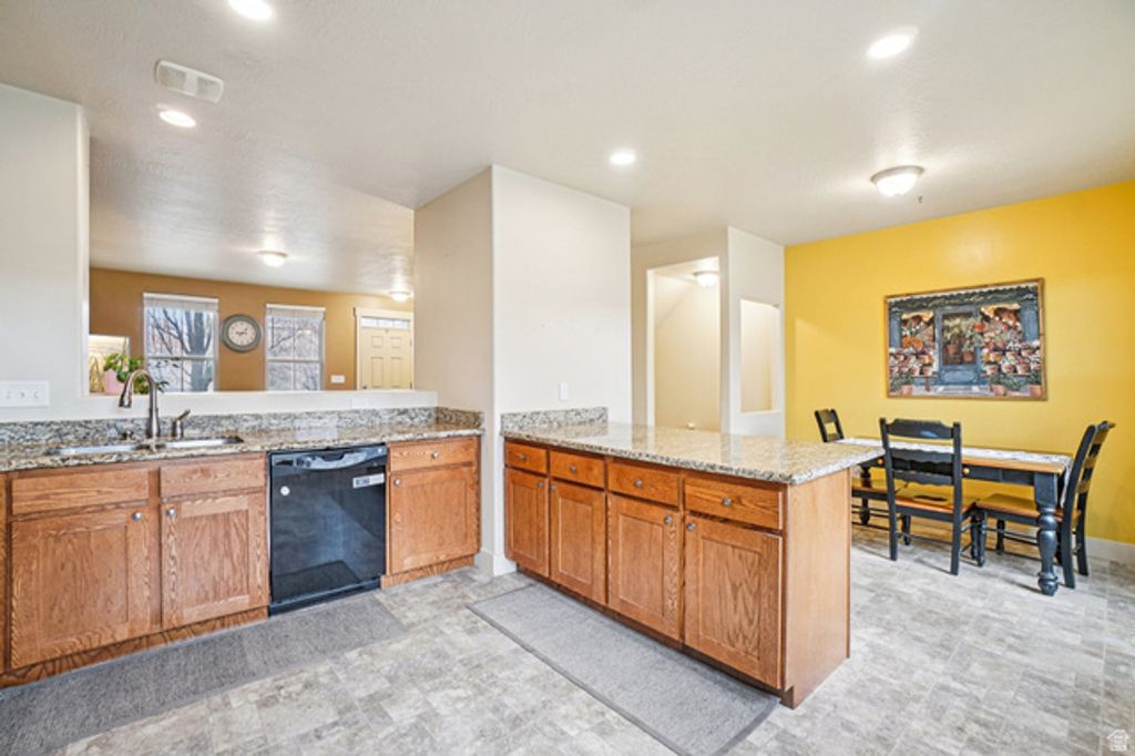 Image 8 of property listing at 10693 S TOPVIEW RD, South Jordan, UT 84095