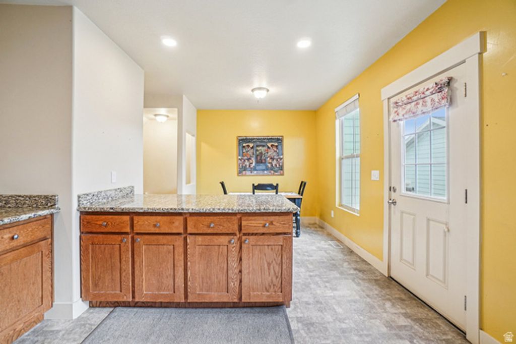 Image 10 of property listing at 10693 S TOPVIEW RD, South Jordan, UT 84095