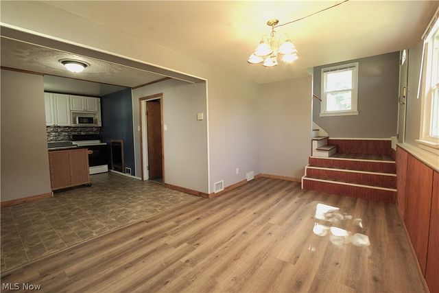 34 Kenmore Avenue, Barberton, OH 44203