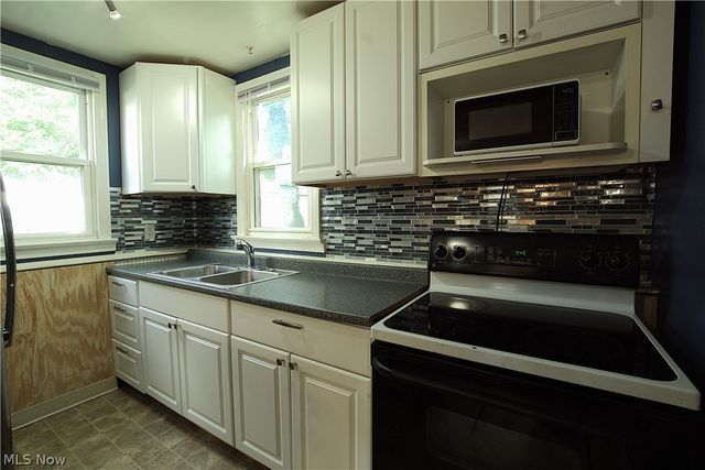 34 Kenmore Avenue, Barberton, OH 44203