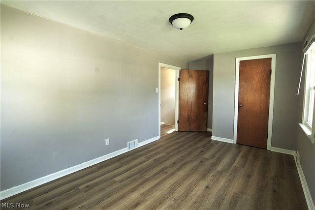 34 Kenmore Avenue, Barberton, OH 44203