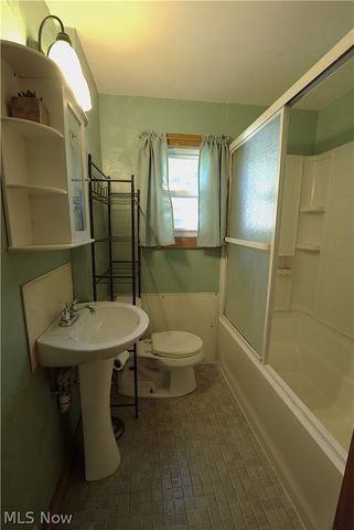 34 Kenmore Avenue, Barberton, OH 44203