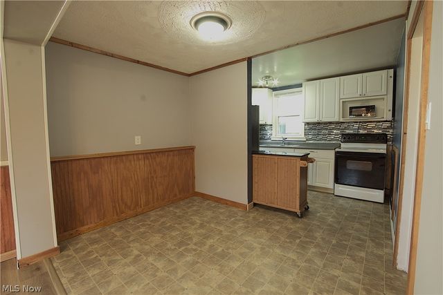 34 Kenmore Avenue, Barberton, OH 44203