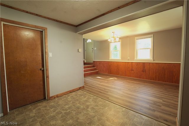 34 Kenmore Avenue, Barberton, OH 44203