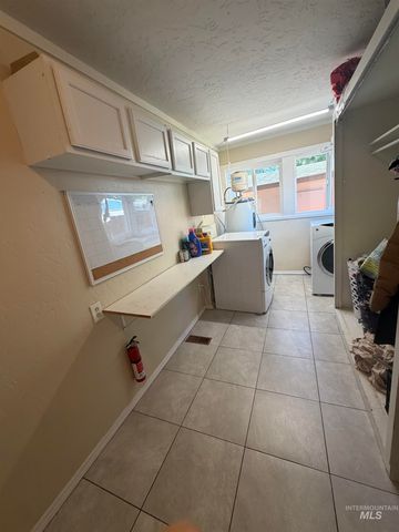 204 N Sugar St, Nampa, ID 83687
