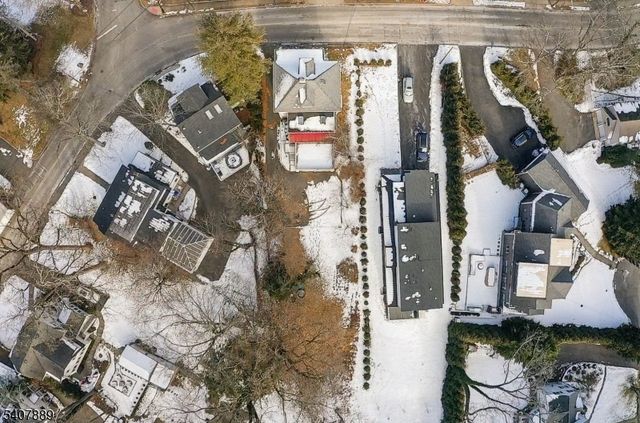 92 Hobart Ave, Millburn Twp., NJ 07078