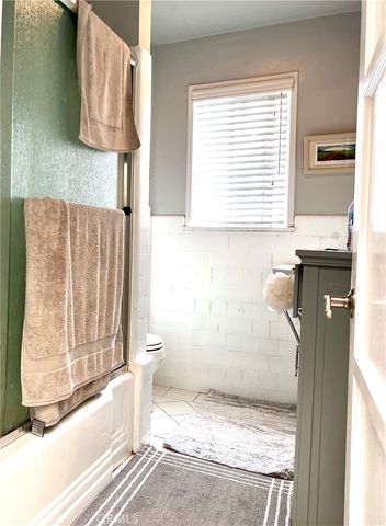 10443 Magnolia Boulevard, North Hollywood, CA 91601