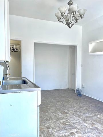 10443 Magnolia Boulevard, North Hollywood, CA 91601