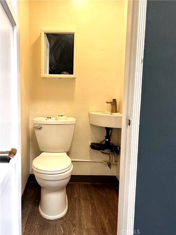 10443 Magnolia Boulevard, North Hollywood, CA 91601