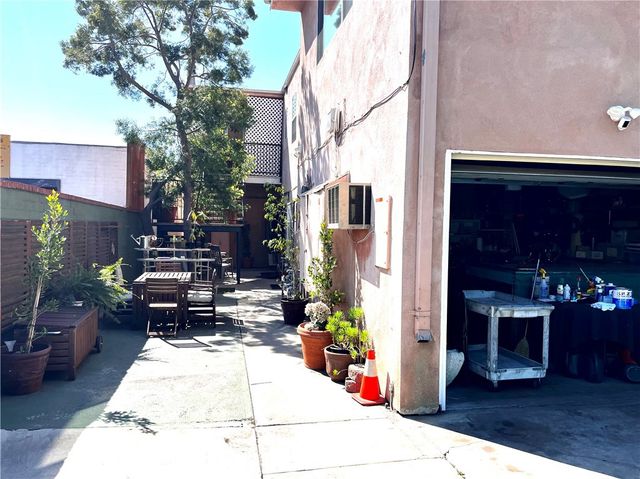 10443 Magnolia Boulevard, North Hollywood, CA 91601