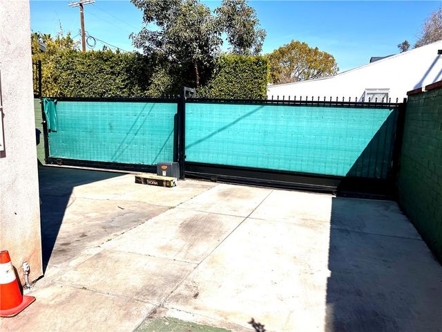 10443 Magnolia Boulevard, North Hollywood, CA 91601