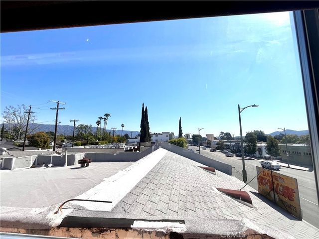 10443 Magnolia Boulevard, North Hollywood, CA 91601