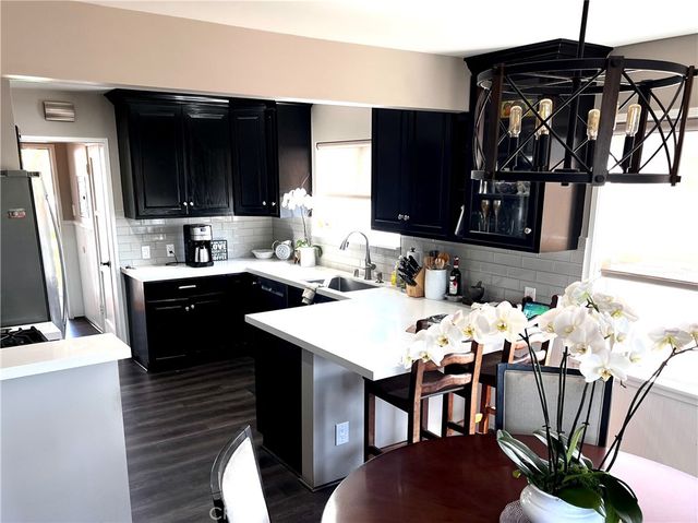 10443 Magnolia Boulevard, North Hollywood, CA 91601