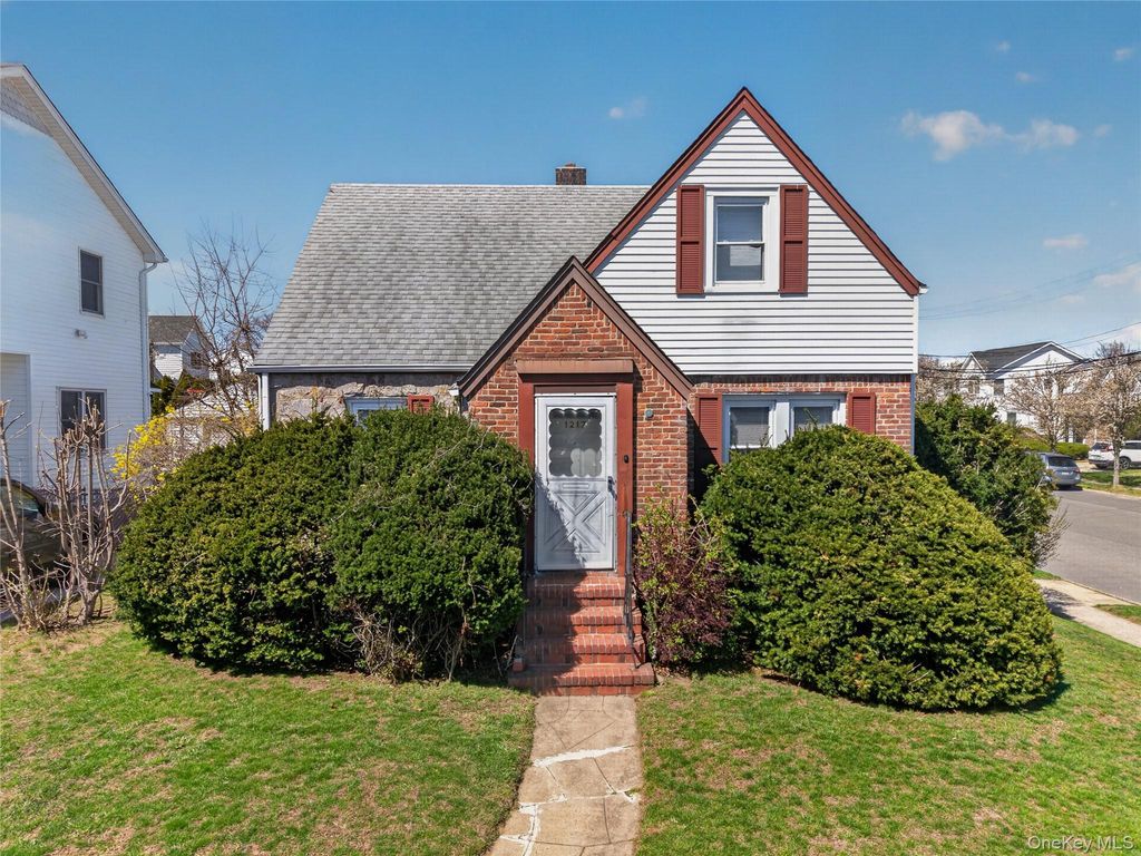 1217 Hillside Avenue, New Hyde Park, NY 11040