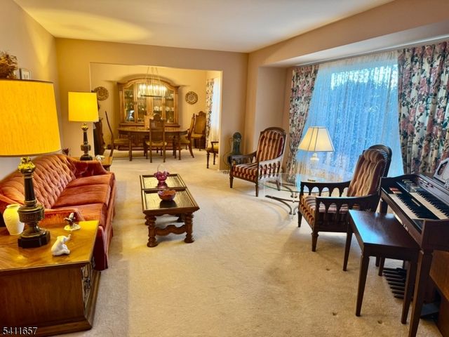 2 Peach Tree Ct, Parsippany-troy Hills Twp., NJ 07054