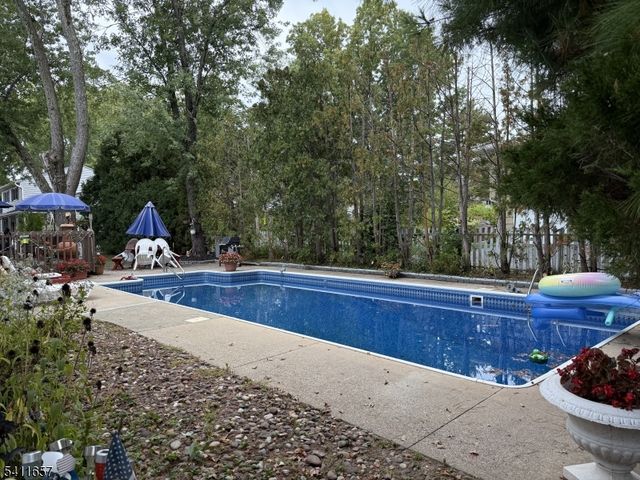 2 Peach Tree Ct, Parsippany-troy Hills Twp., NJ 07054