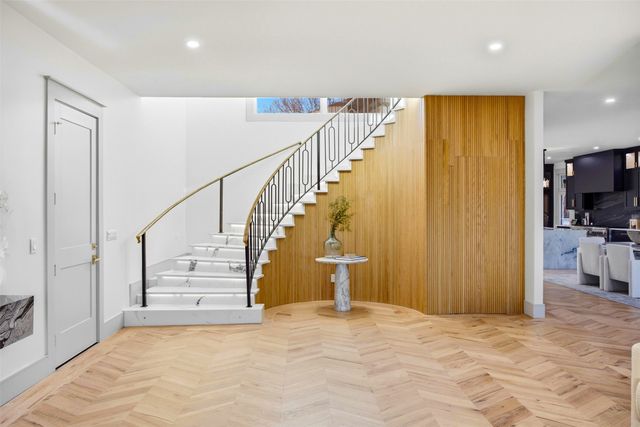 1000 W Wintergreen Road, Desoto, TX 75115