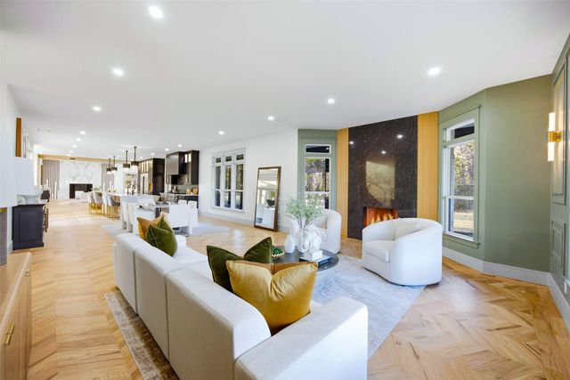 1000 W Wintergreen Road, Desoto, TX 75115