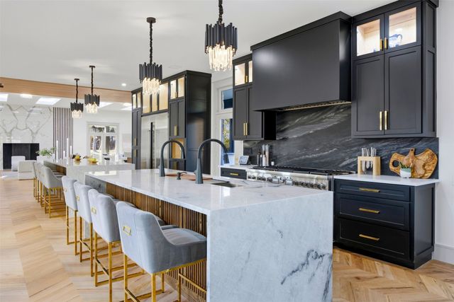 1000 W Wintergreen Road, Desoto, TX 75115