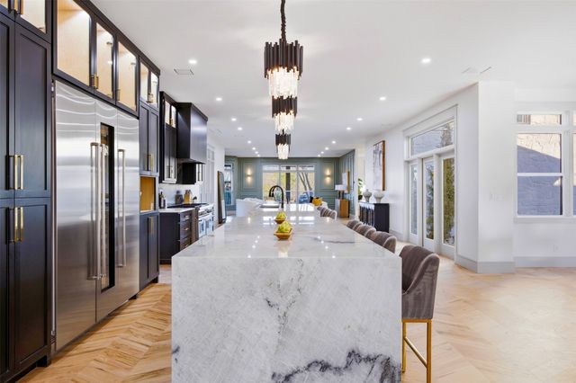 1000 W Wintergreen Road, Desoto, TX 75115