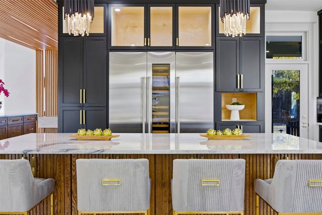 1000 W Wintergreen Road, Desoto, TX 75115