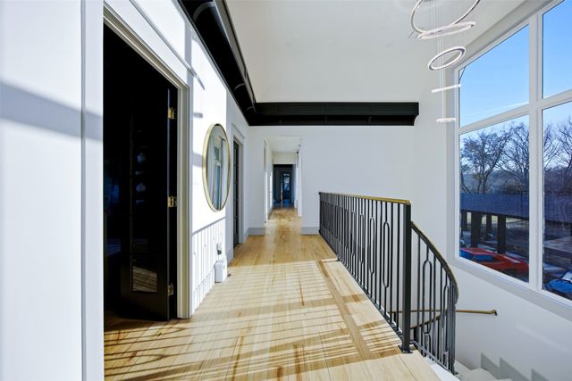 1000 W Wintergreen Road, Desoto, TX 75115