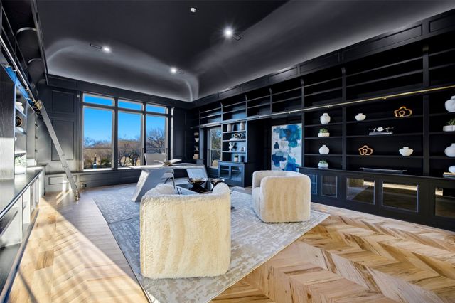 1000 W Wintergreen Road, Desoto, TX 75115