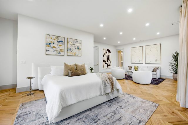 1000 W Wintergreen Road, Desoto, TX 75115