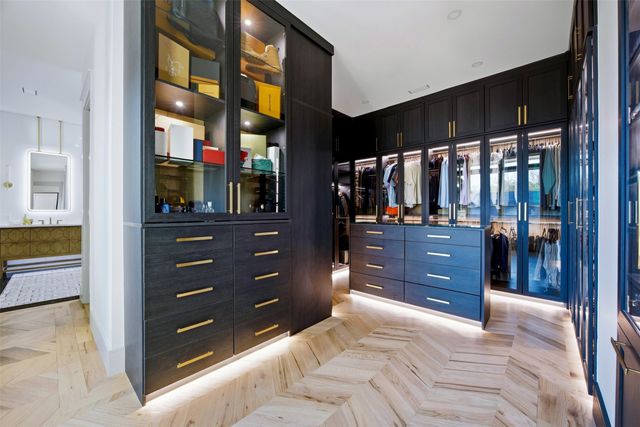 1000 W Wintergreen Road, Desoto, TX 75115