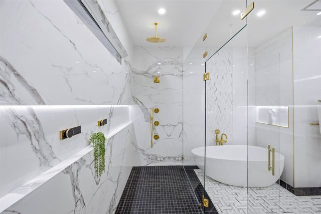 1000 W Wintergreen Road, Desoto, TX 75115