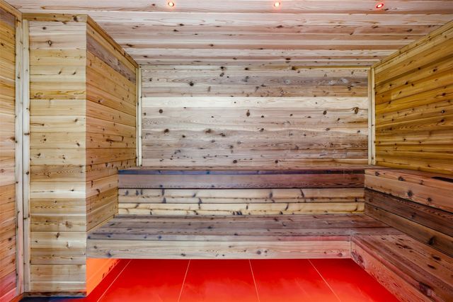 1000 W Wintergreen Road, Desoto, TX 75115