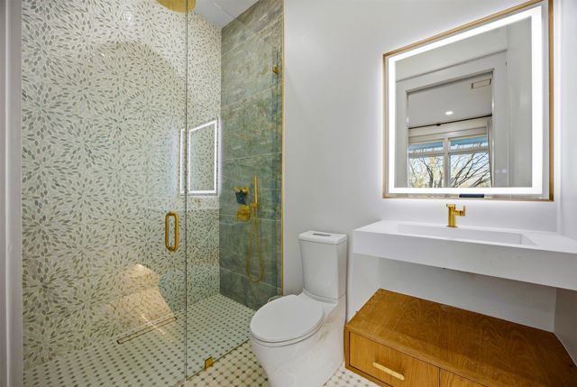 1000 W Wintergreen Road, Desoto, TX 75115