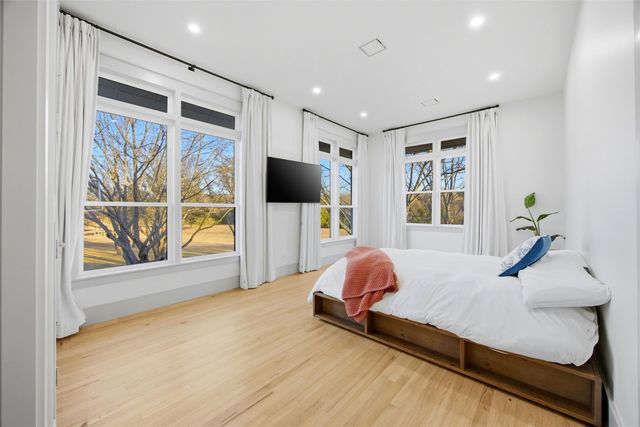 1000 W Wintergreen Road, Desoto, TX 75115