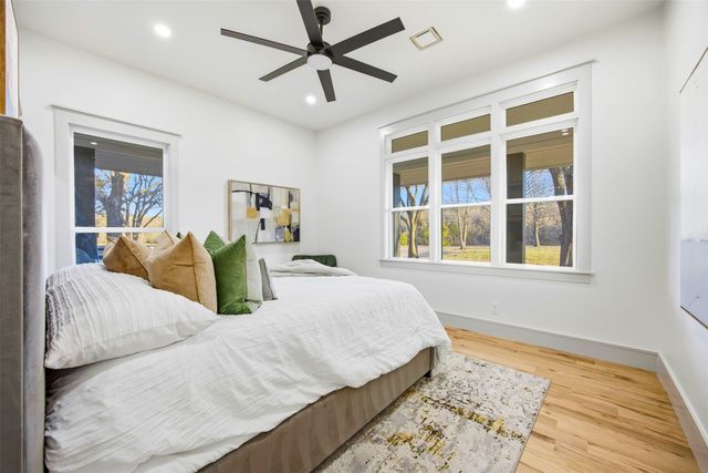 1000 W Wintergreen Road, Desoto, TX 75115