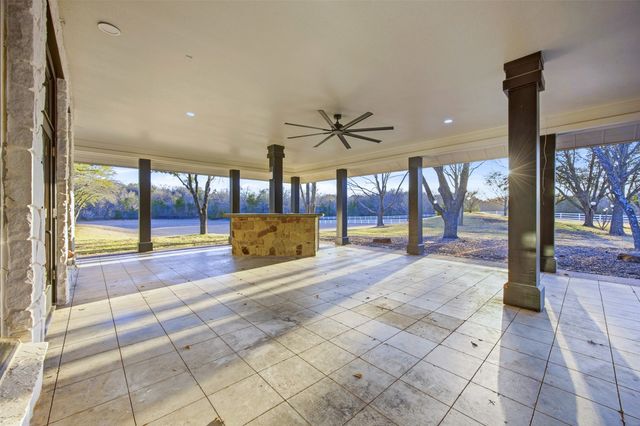 1000 W Wintergreen Road, Desoto, TX 75115