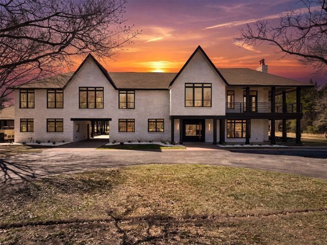 1000 W Wintergreen Road, Desoto, TX 75115