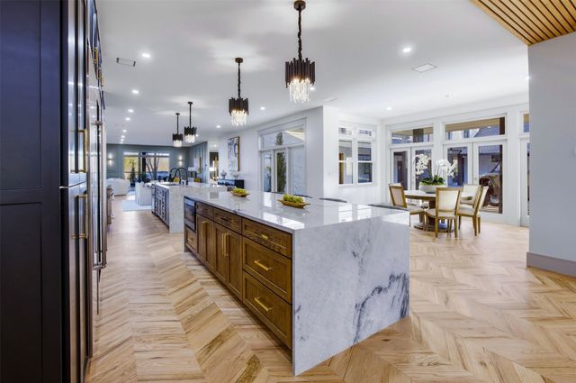 1000 W Wintergreen Road, Desoto, TX 75115