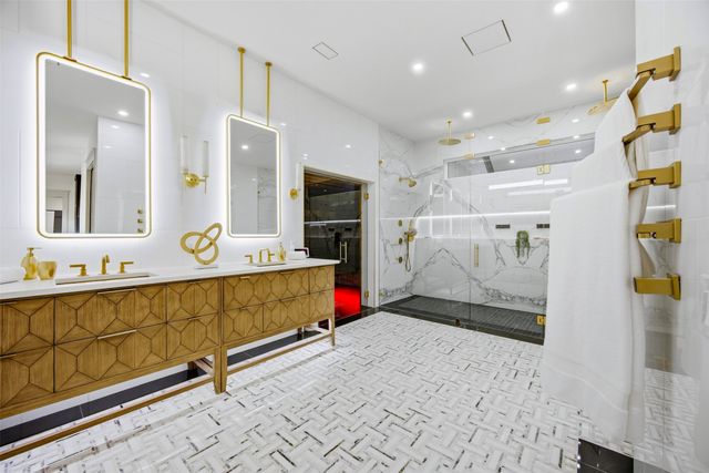 1000 W Wintergreen Road, Desoto, TX 75115