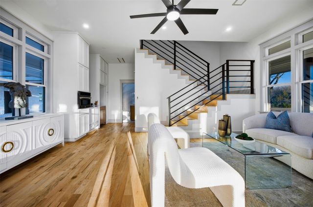 1000 W Wintergreen Road, Desoto, TX 75115