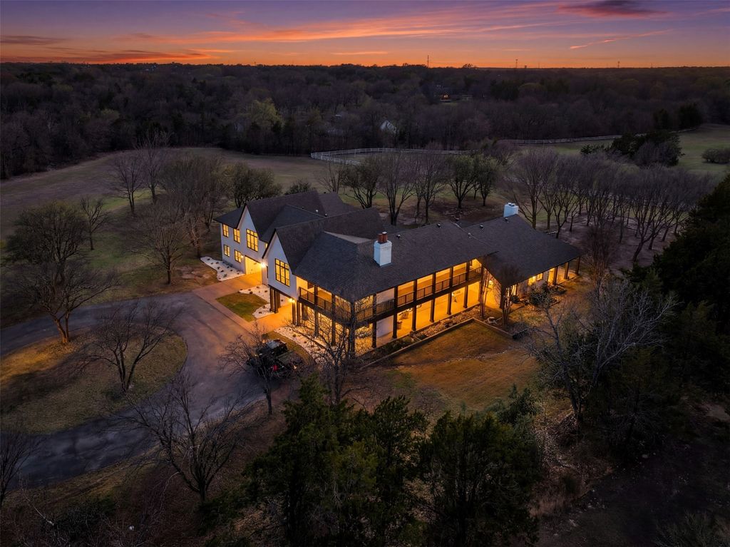 1000 W Wintergreen Road, Desoto, TX 75115