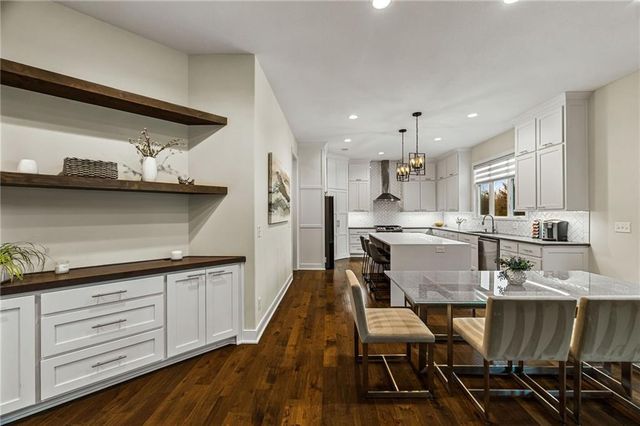 9310 Carbondale Street, Lenexa, KS 66227