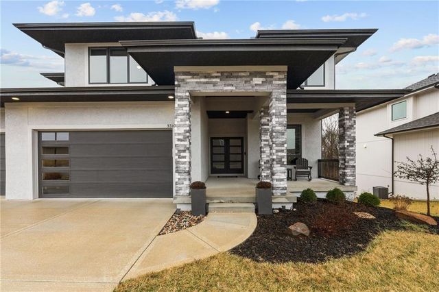 9310 Carbondale Street, Lenexa, KS 66227