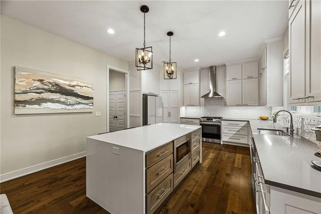 9310 Carbondale Street, Lenexa, KS 66227