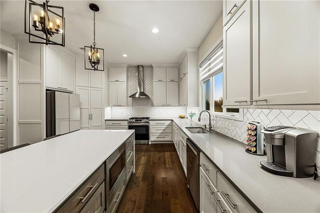 9310 Carbondale Street, Lenexa, KS 66227