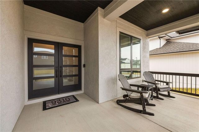 9310 Carbondale Street, Lenexa, KS 66227